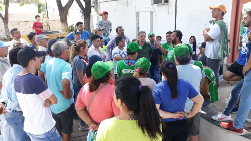 Nueva protesta de cesanteados de Recreo y olla popular
