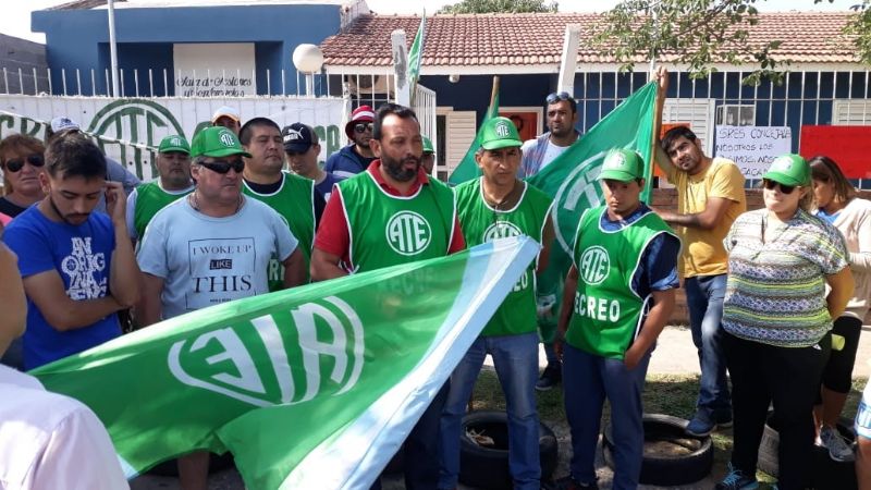 Nueva protesta de cesanteados de Recreo y olla popular
