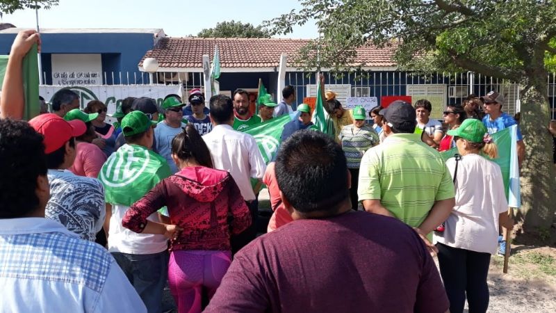 Nueva protesta de cesanteados de Recreo y olla popular