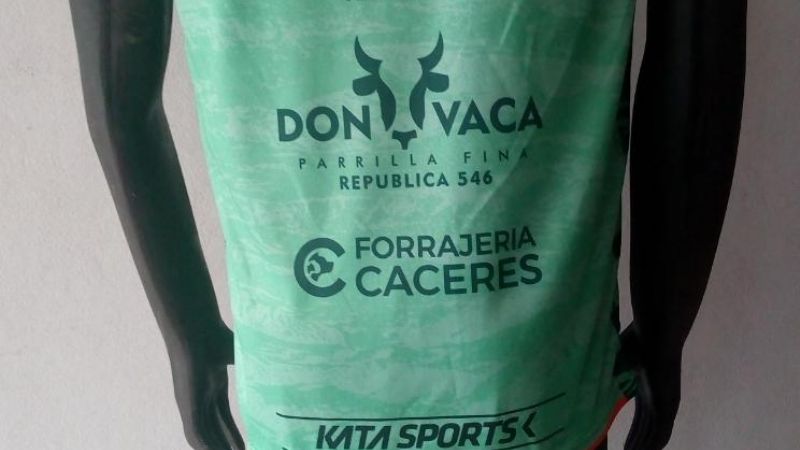 El “Santo” chacarero con nueva "pilcha" de trabajo