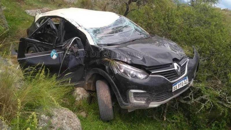 Un auto con seis ocupantes se desbarrancó en El Alto