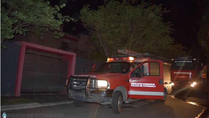 Bomberos apagaron un incendio en una vivienda