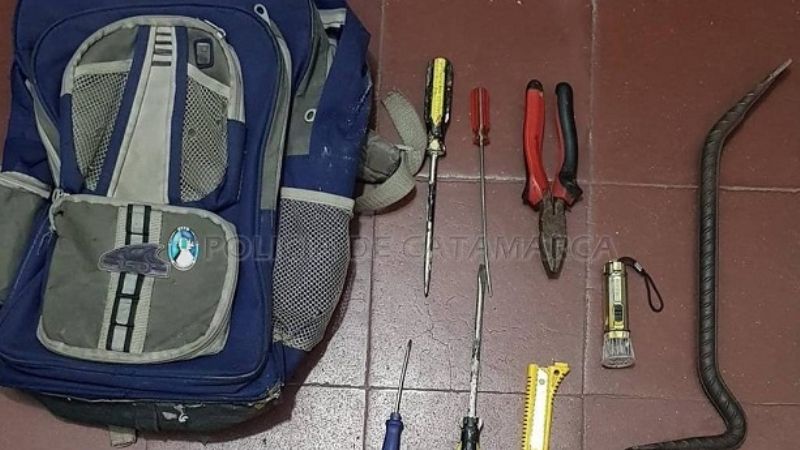 Cordobeses detenidos por querer robar en un local