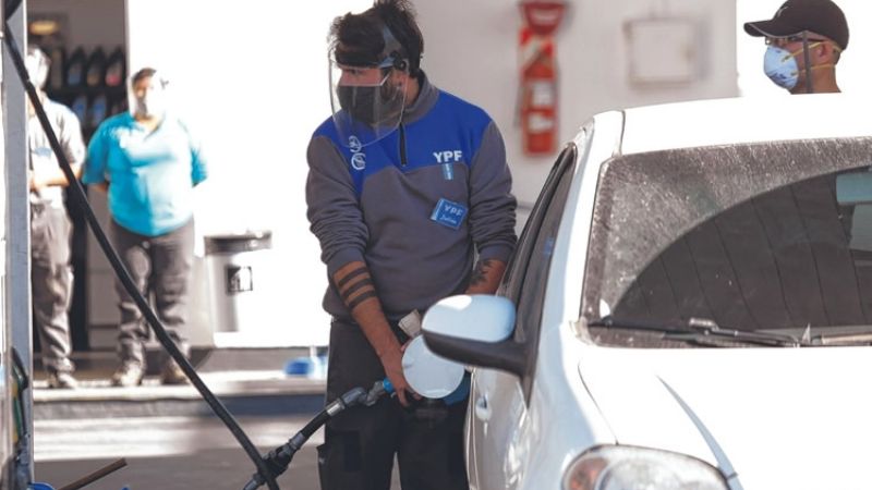 Postergan una suba de impuestos y frenan un nuevo aumento en la nafta