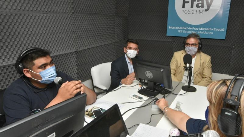 Jalil recorrió el nuevo 911 e inauguró radio en Fray Mamerto Esquiú