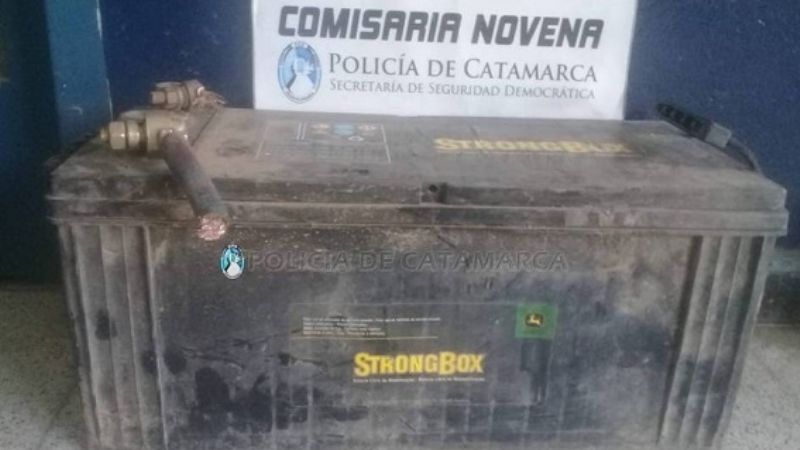 Dejó abandonada una batería que era robada