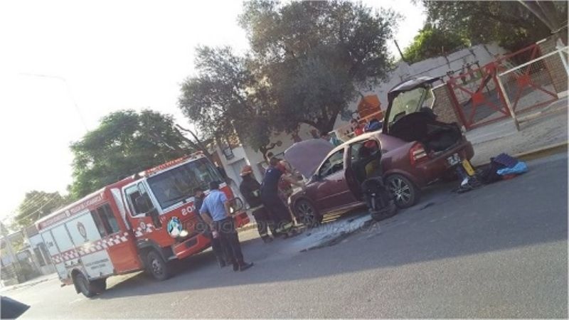 Un auto se prendió fuego
