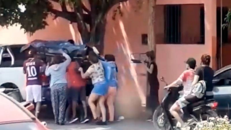 Una familia entró por la fuerza a una morgue y se robó un cadáver para velarlo