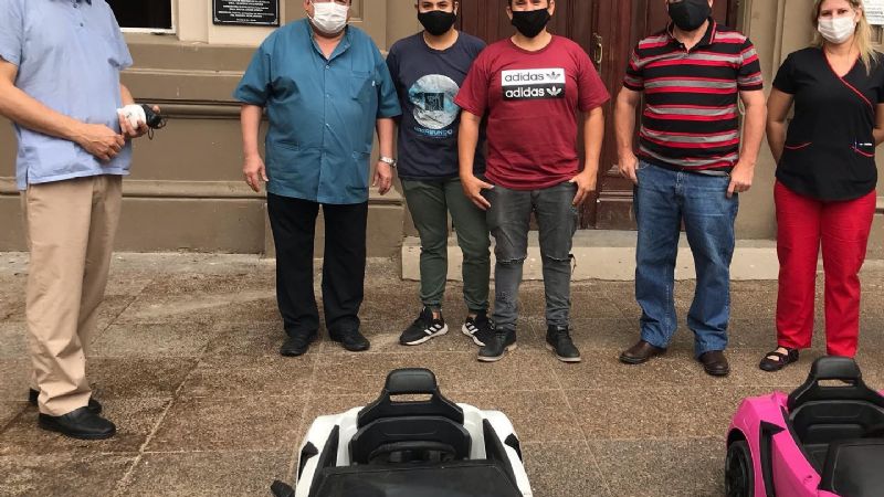 Donaron dos autos eléctricos para trasladar pacientes al quirófano