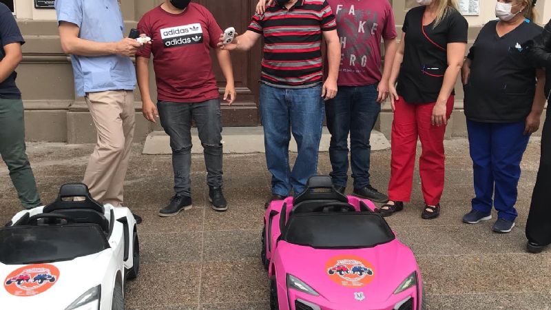 Donaron dos autos eléctricos para trasladar pacientes al quirófano