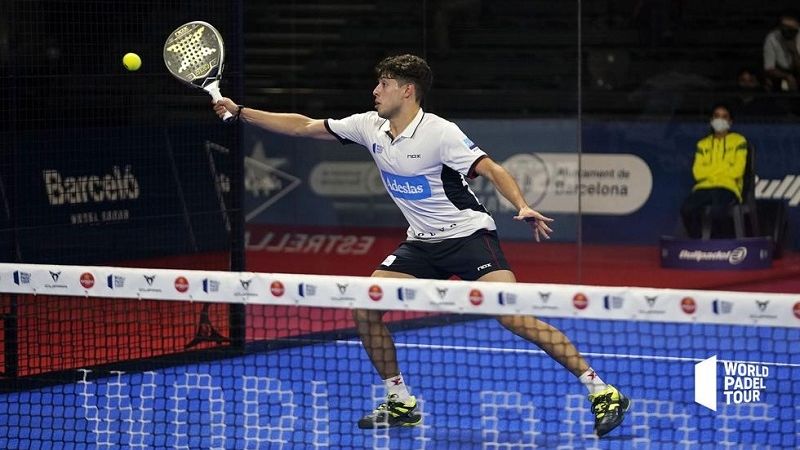 Tapia como “en casa” en Barcelona y Puyol entre el público