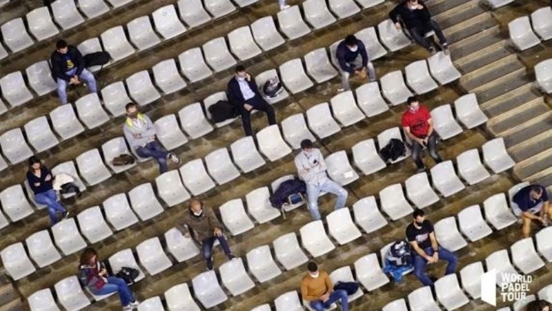 Tapia como “en casa” en Barcelona y Puyol entre el público