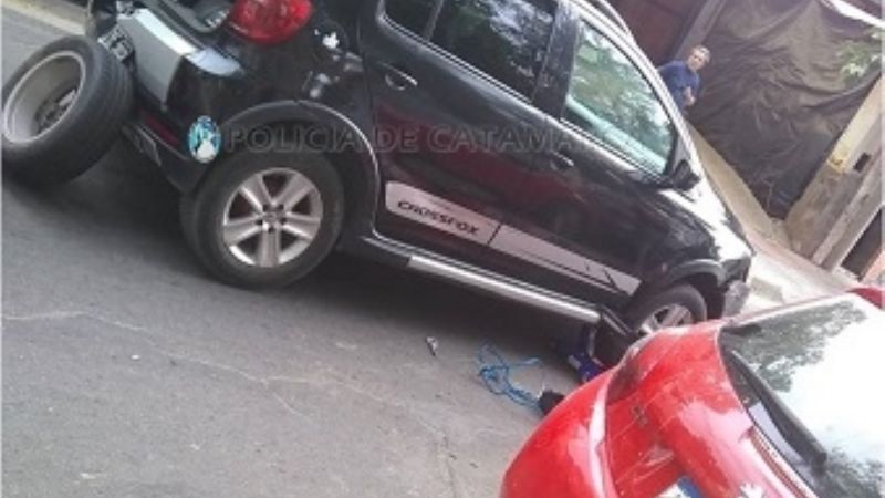 Chocó contra un auto estacionado