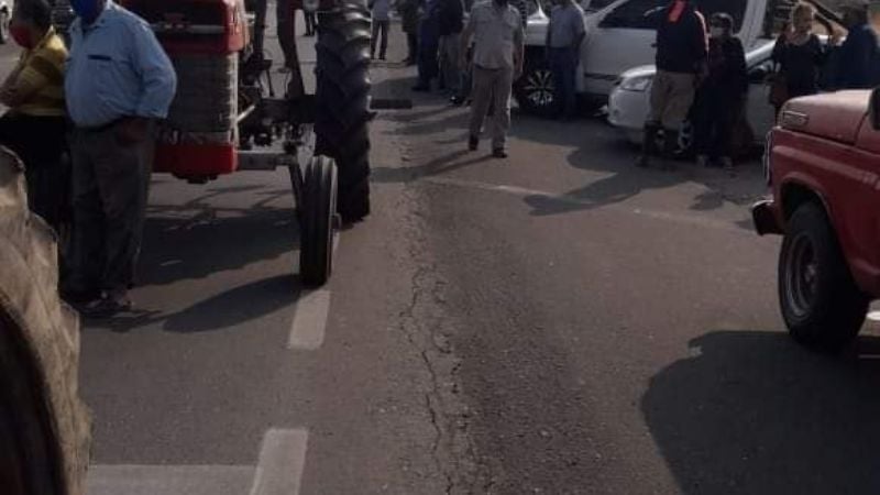 Productores cortan la ruta 38