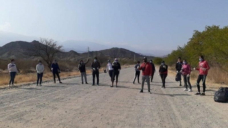 Brigada ecológica acondicionó un camino