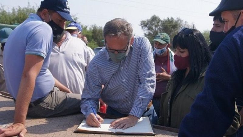 Acuerdo para fortalecer el sistema de riego de las Colonias