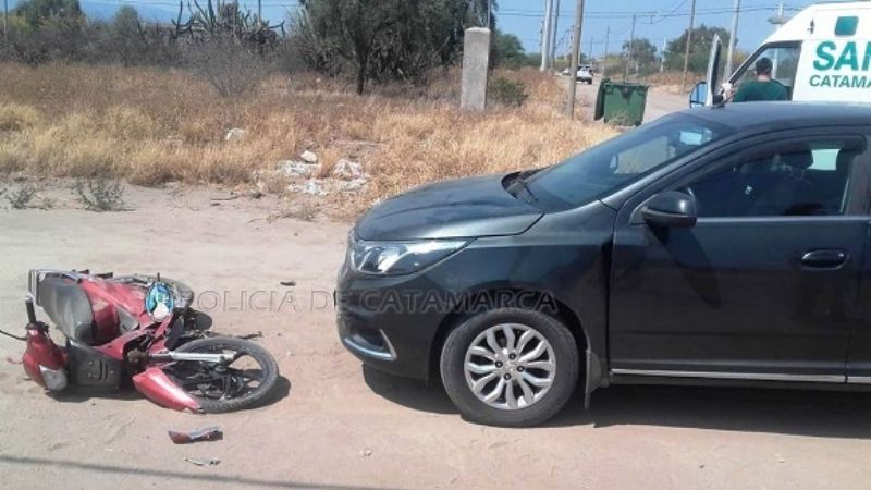Choque entre auto y moto