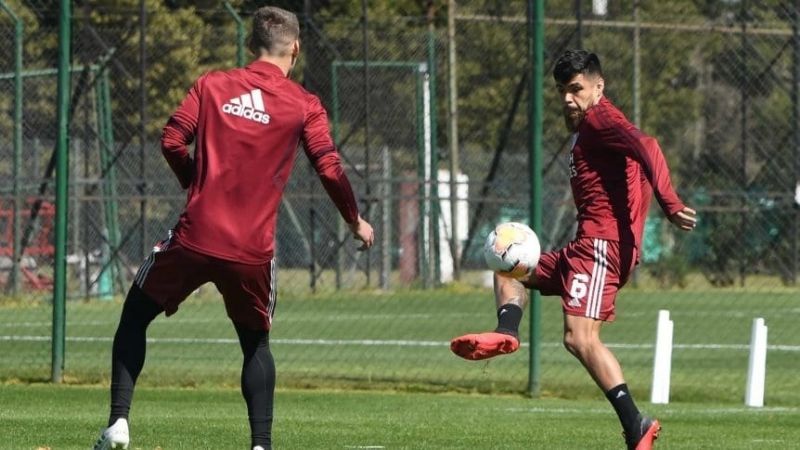 Gallardo probó al chileno Díaz por Martínez Quarta