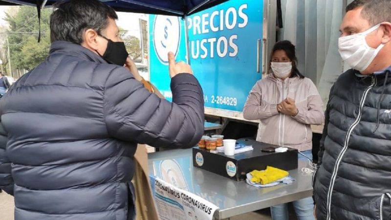 El Gobierno evalúa un aumento de la tarjeta Alimentar
