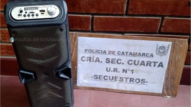 Motociclista escapaba con un parlante robado, pero fue aprehendido