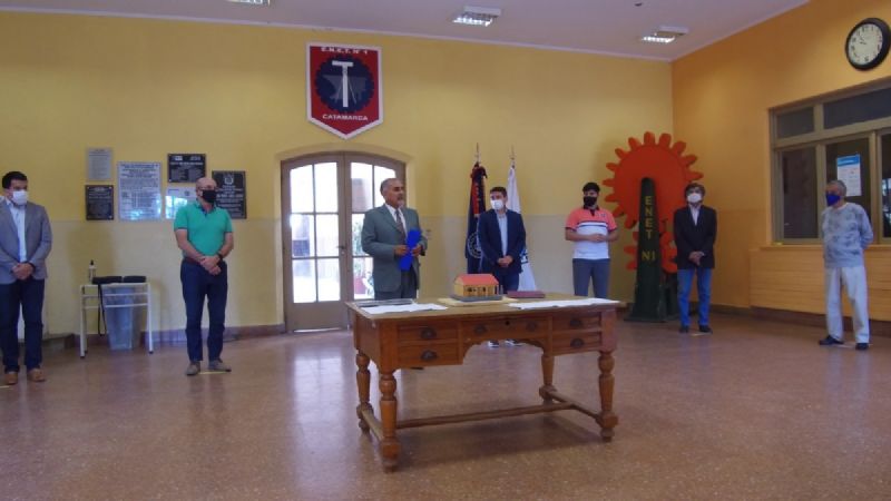 Alumno de la ENET entregó una maqueta para el Museo de Pirquitas