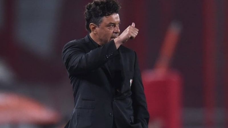 Gesto de Gallardo con el canchero de Independiente