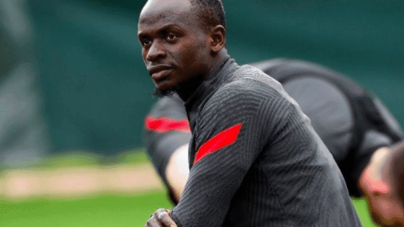 Mané dio positivo de coronavirus en el Liverpool