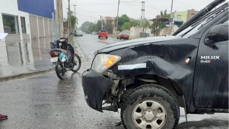 Motociclista chocó con una camioneta