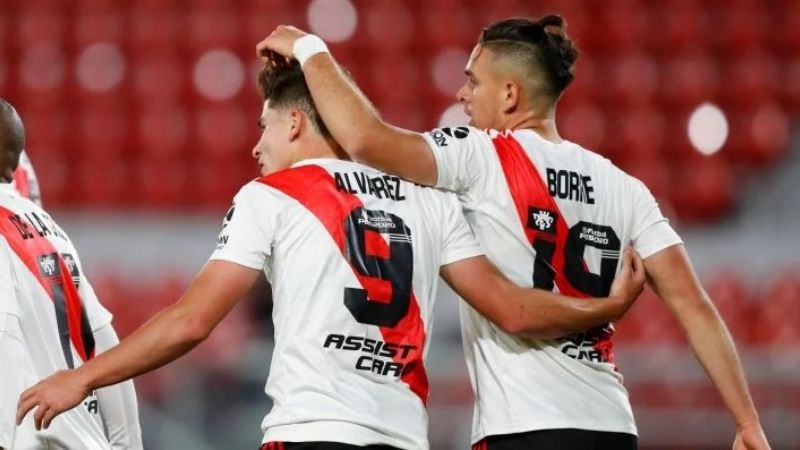River goleó 3-0 a Liga, y quedó primero en su grupo