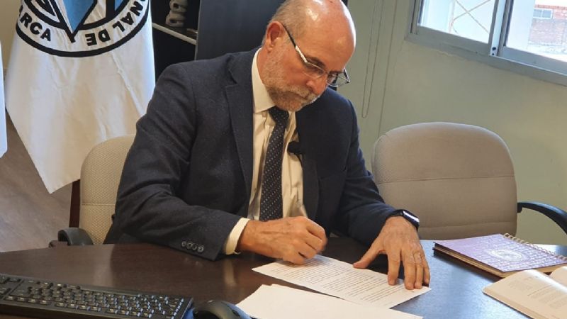 Anuncian la construcción de nuevas aulas en la UNCa