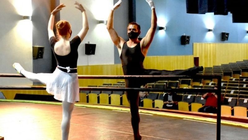 Con cupo completo, inició el Seminario de Danza Clásica