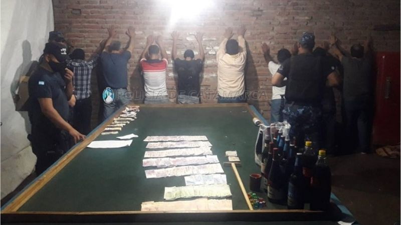 Santa Rosa: 14 detenidos en una reunión con juegos clandestinos y alcohol