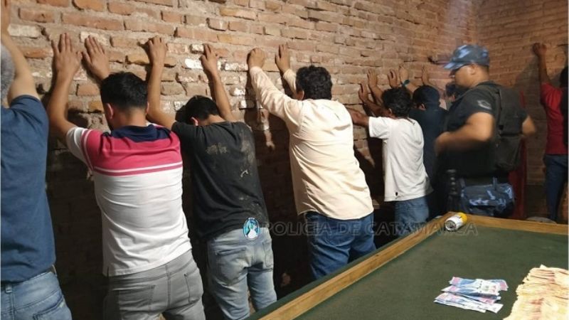 Santa Rosa: 14 detenidos en una reunión con juegos clandestinos y alcohol