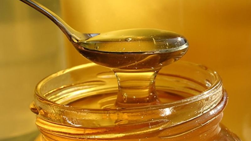 Prohíben la comercialización de una miel de abejas y un aceite de oliva