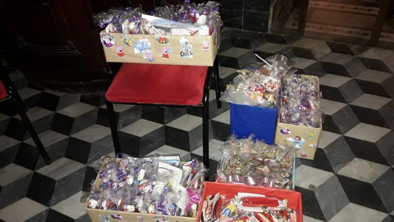 Golosinas para el Hospital de Niños y Rosarios para los hogares