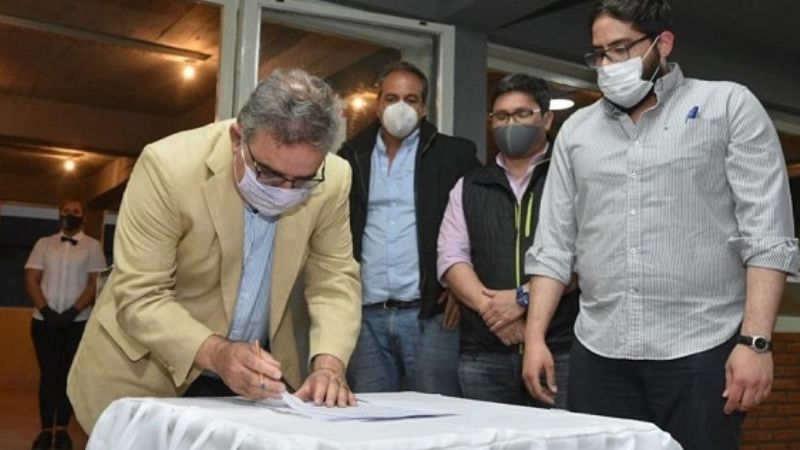 Jalil inauguró la refuncionalización de la Terminal de Ómnibus de Paclín