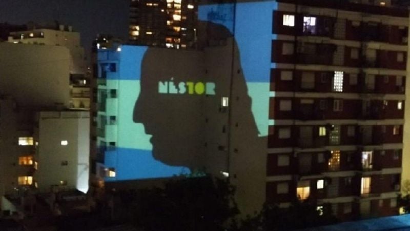 Primeros homenajes a Néstor Kirchner en distintos puntos del país