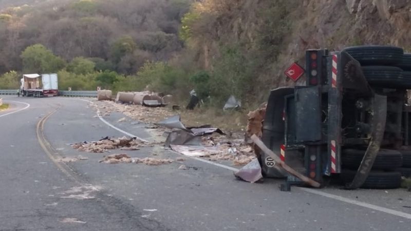 Previenen por retiro del camión siniestrado en El Totoral