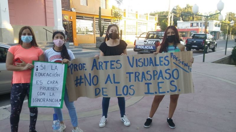 Movilización por los IES en Pomán