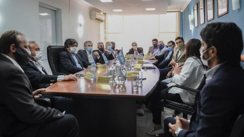 Senadores proponen una solución al conflicto por los IES