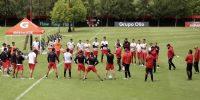 EL PLANTEL de Newell's Old Boys entrenando en Bella Vista.