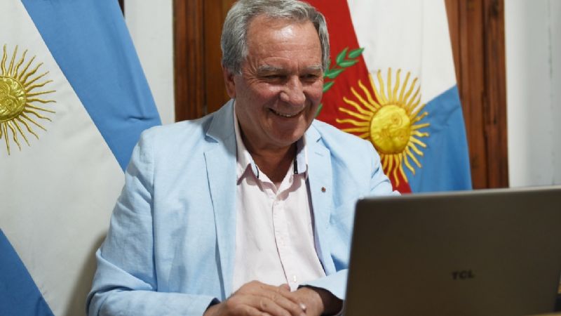 El vicegobernador Dusso junto al embajador argentino en China