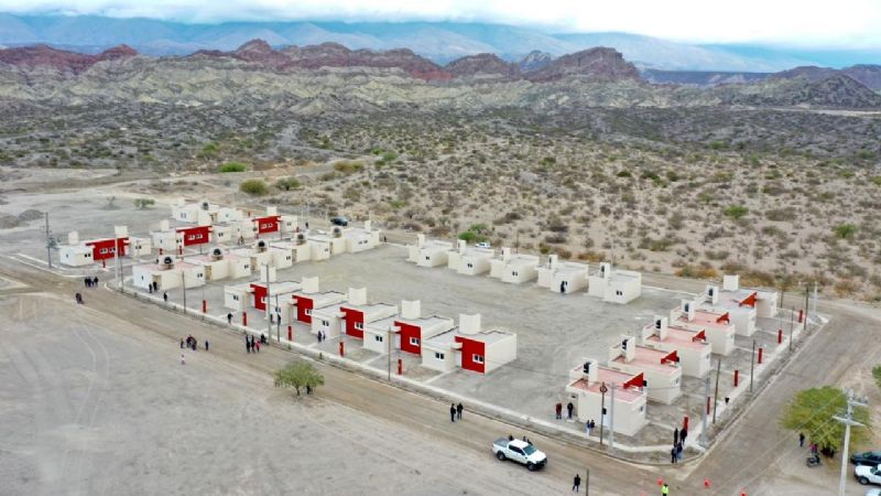 Entregaron viviendas e inauguraron obras en Santa María