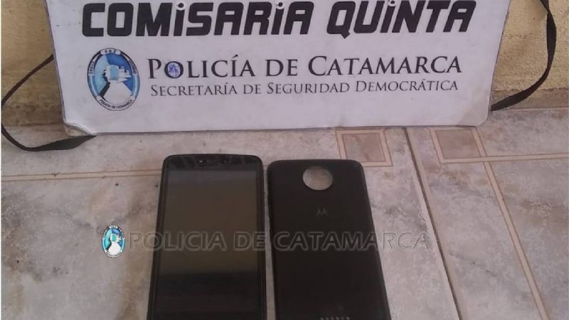 Escapó con un celular robado y se le cayó del bolsillo