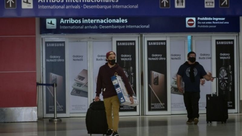 Con poco movimiento llegaron los primeros vuelos desde países vecinos