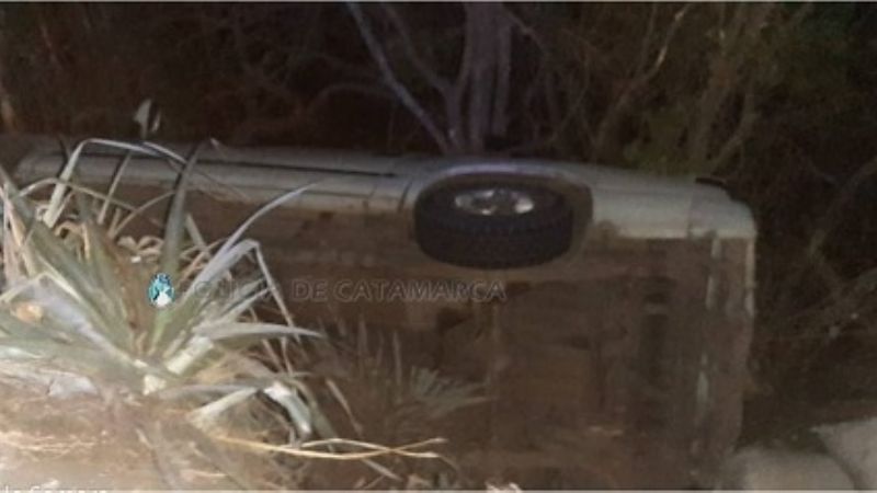 Volcó una camioneta en la Cuesta de El Portezuelo