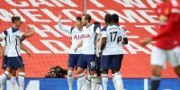 LAMELA (platinado) festeja con sus compañeros del Tottenham, en la goleada 6-1 al Manchester United. 