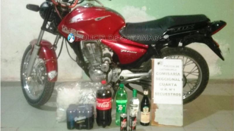 Secuestran una moto y bebidas alcohólicas a un delivery