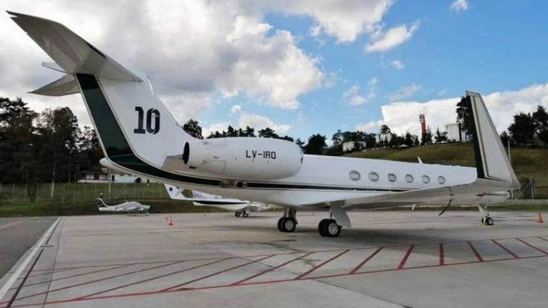 Los seis “privilegiados” que vienen en el avión de Messi