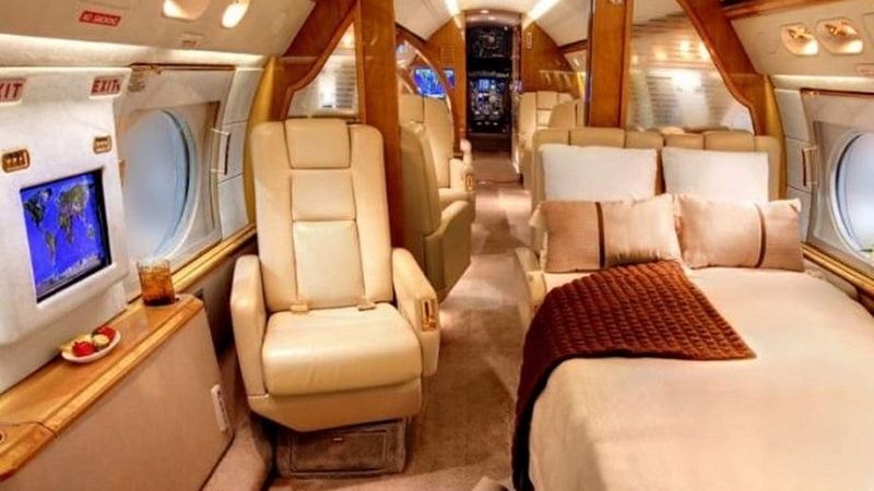 Los seis “privilegiados” que vienen en el avión de Messi